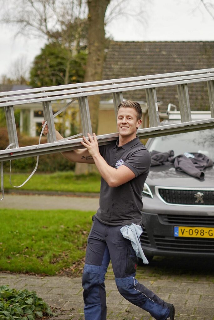 Schoonmaak woning, dakpanreiniging, gevelreiniging, algenreiniging, terrasreiniging, zonnepaneelreiniging, dakpannen coaten en impregneren